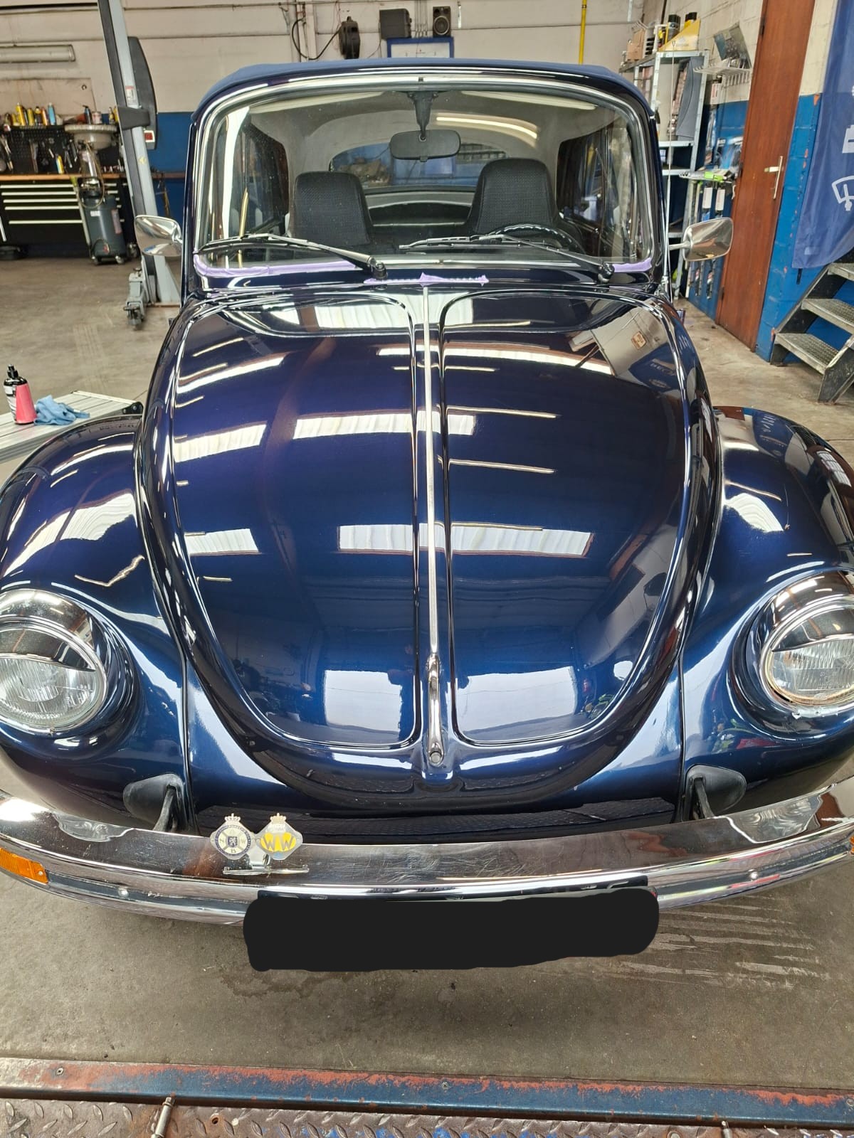 Detail van gepolijste voorkap door DE detailing Tielt