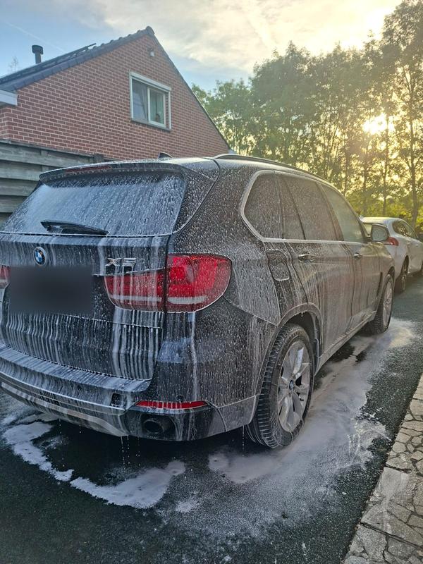 BMW X5 gedetaild door DE detailing Tielt (foto 1)