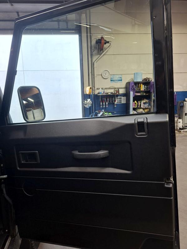 Land Rover Defender gedetaild door DE detailing Tielt (foto 3)