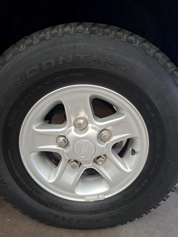 Land Rover Defender gedetaild door DE detailing Tielt (foto 4)