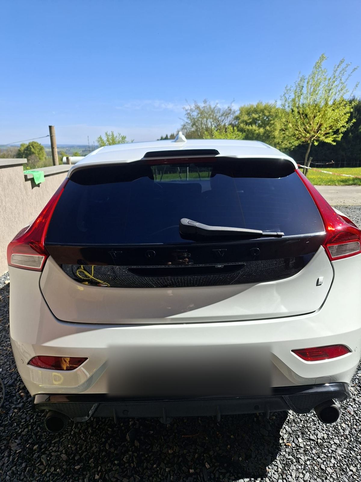 Volvo V40 exterieur na de behandeling door DE detailing Tielt (foto 2)