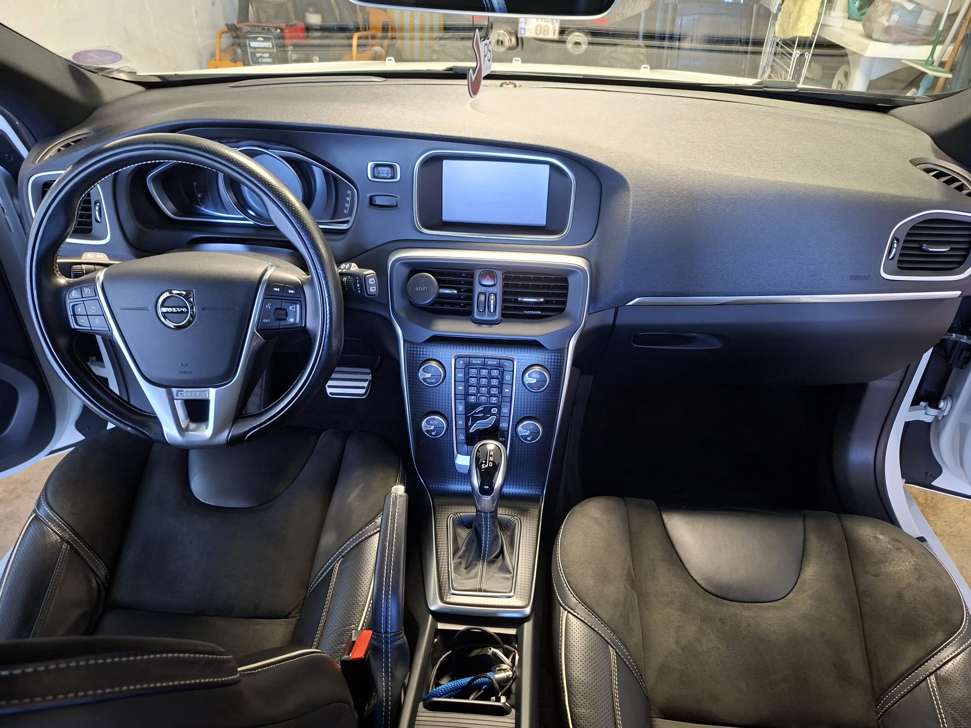 Professional interior cleaning by DE detailing